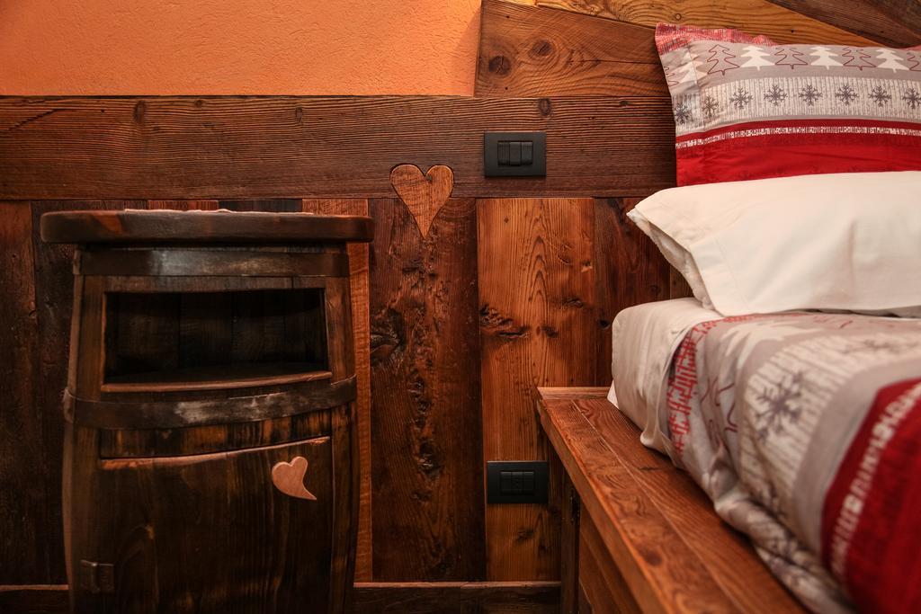 Appartement Souvenir De Tsaneli à Roisan Chambre photo