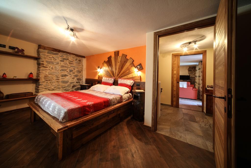 Appartement Souvenir De Tsaneli à Roisan Chambre photo