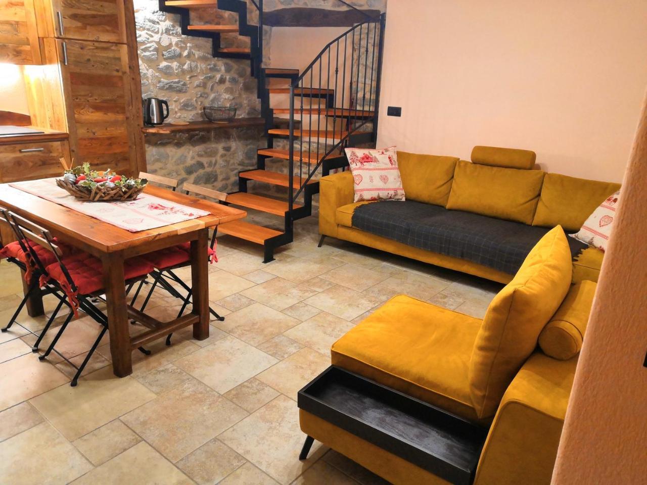 Appartement Souvenir De Tsaneli à Roisan Extérieur photo