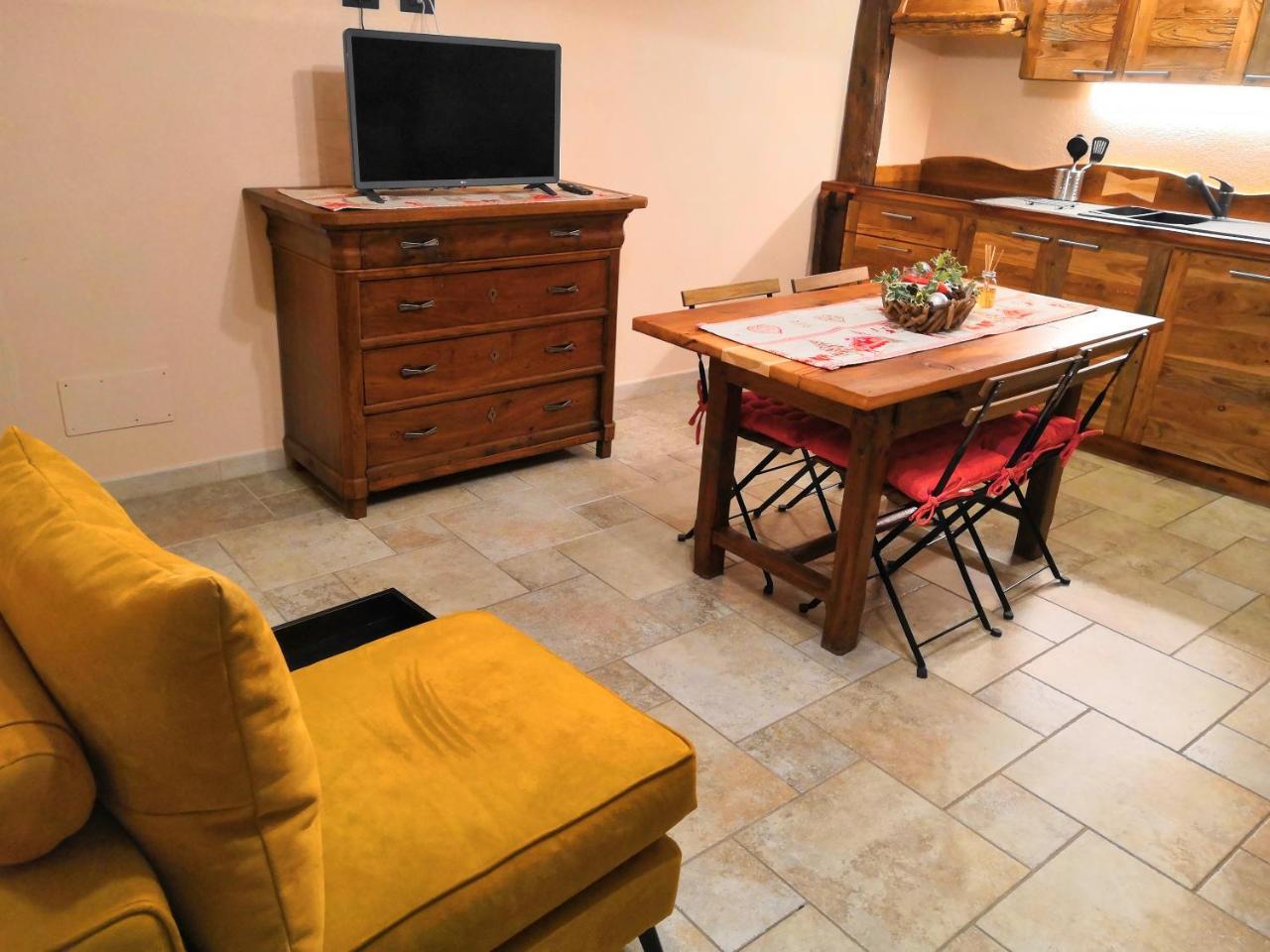 Appartement Souvenir De Tsaneli à Roisan Extérieur photo